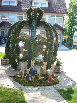 Osterbrunnenfest in Adelmannsfelden