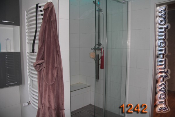 1242-bad-03
