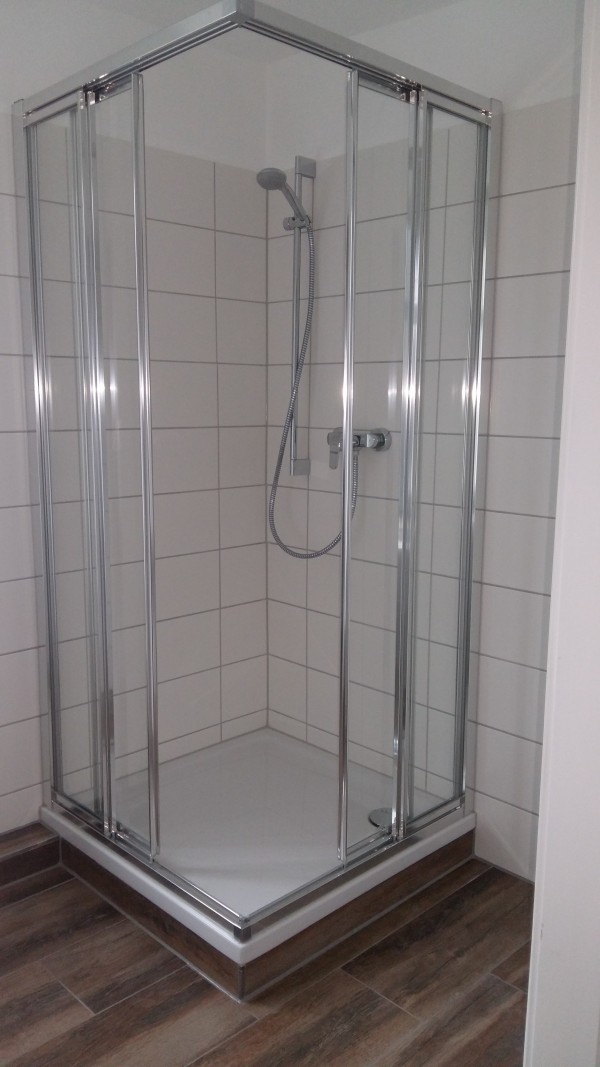 Gäste-WC mit Dusche